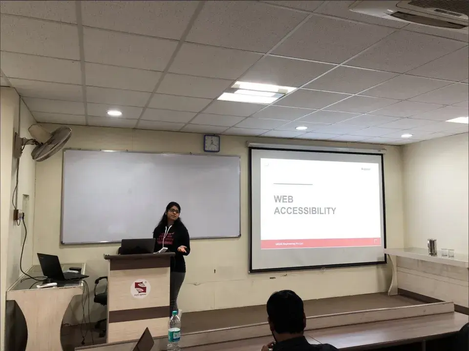 Nikita presenting session on accessibility